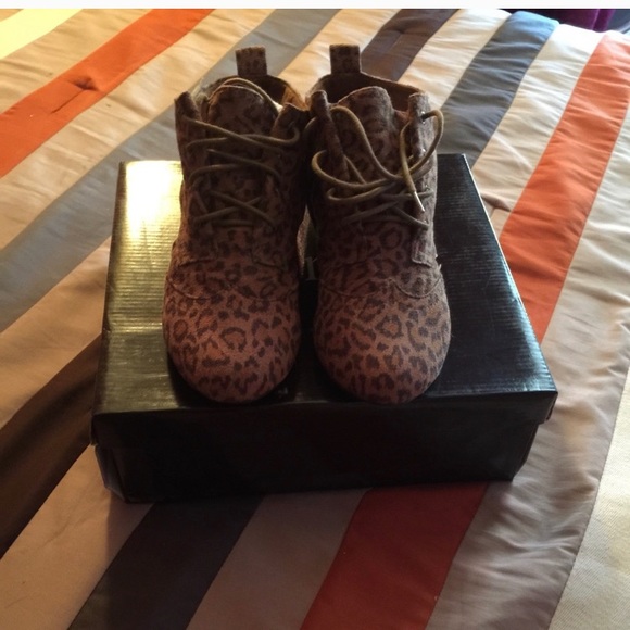 Flat Leopard Booties - Picture 2 of 2